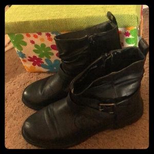 Black motorcycle boots